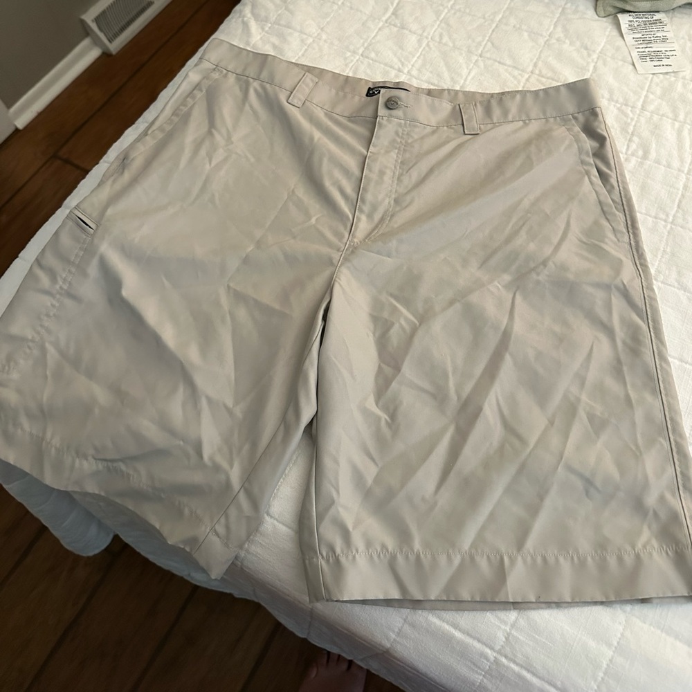 Callaway khaki shorts size 38
